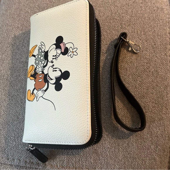 2024 Aldi Disney Mickey & Minnie Mouse Cream Black Wallet Wristlet - NWOT - Picture 2 of 4